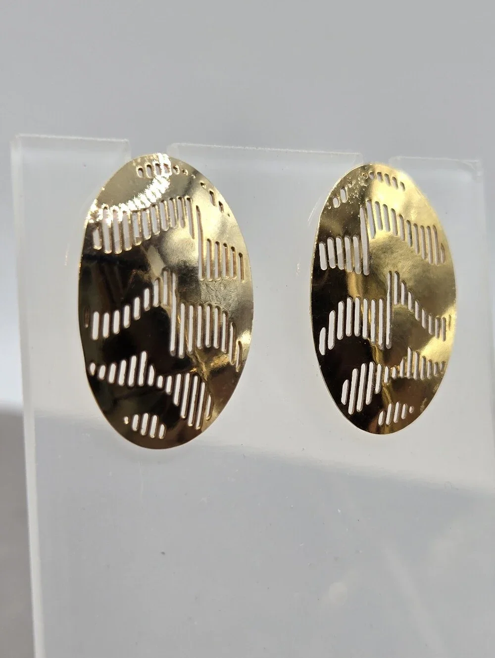 Gold Oval Egg Stud Earrings Cut Out Vintage 80s 90s Lightweight Boho Western